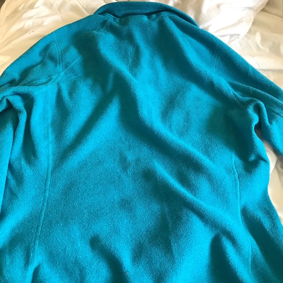 a blue north the face sweater - Picture 3 of 3